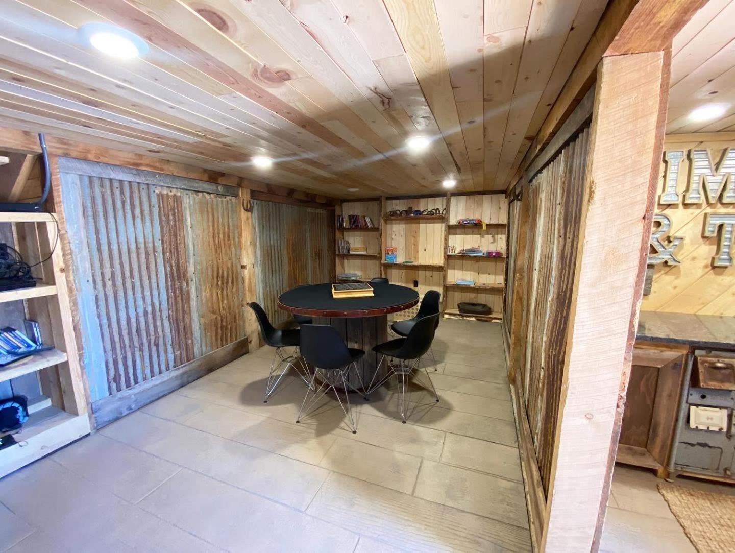 Timber & Tin G 2Bed 2Bath W Pool & Rooftop Deck 커내브 외부 사진