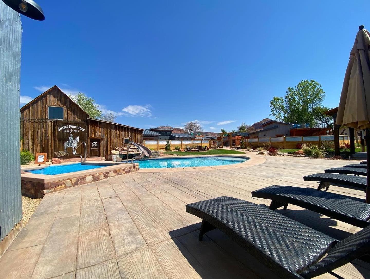 Timber & Tin G 2Bed 2Bath W Pool & Rooftop Deck 커내브 외부 사진